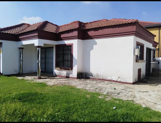 3 BEDROOM HOUSE FOR SALE IN GOLDEN GARDENS